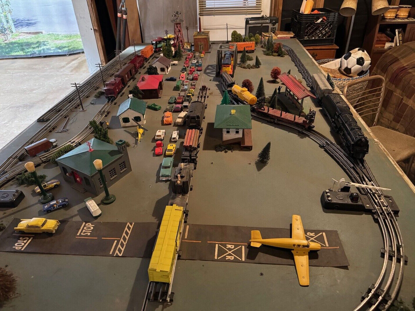Young Sheldon - Train set